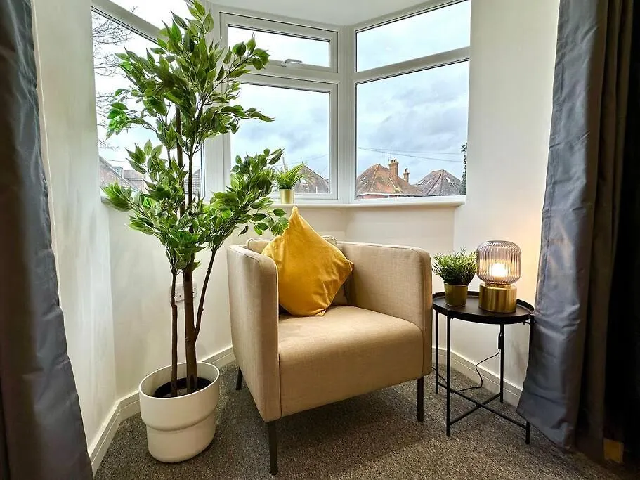 度假居 Massive New 8 Bedroom House Sleeps Up To 21 - Accepts Groups - Great Location - Free Parking - Fast Wifi - Smart Tvs - Sleeps Up To 21 People - Close To Bournemouth & Poole Town Centre & Sandbanks 英国