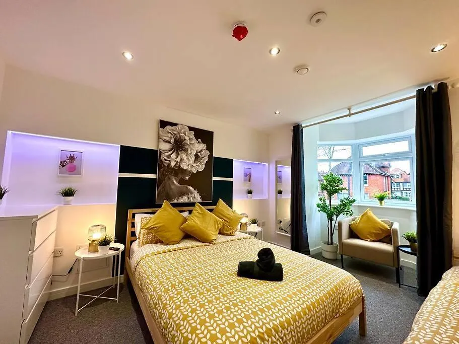 度假居 Massive New 8 Bedroom House Sleeps Up To 21 - Accepts Groups - Great Location - Free Parking - Fast Wifi - Smart Tvs - Sleeps Up To 21 People - Close To Bournemouth & Poole Town Centre & Sandbanks 英国