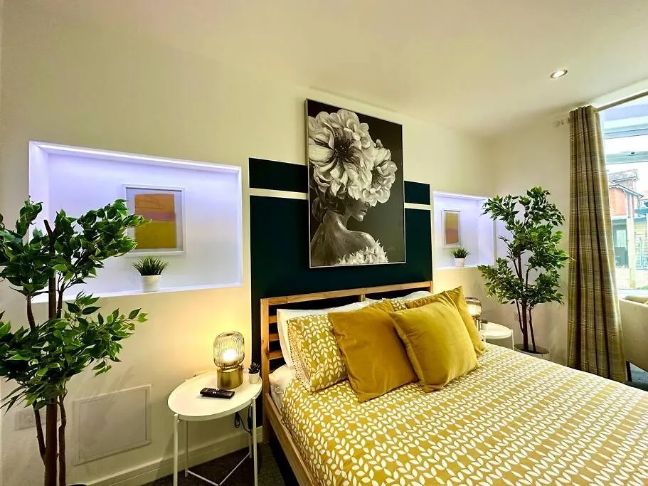 度假居 Massive New 8 Bedroom House Sleeps Up To 21 - Accepts Groups - Great Location - Free Parking - Fast Wifi - Smart Tvs - Sleeps Up To 21 People - Close To Bournemouth & Poole Town Centre & Sandbanks 英国