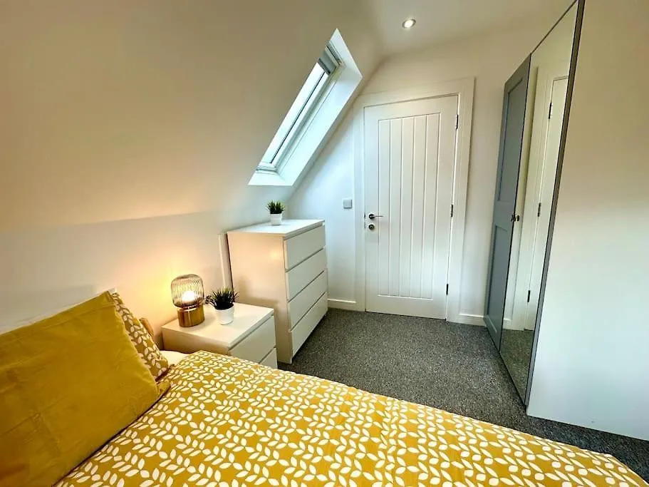 別荘 Massive New 8 Bedroom House Sleeps Up To 21 - Accepts Groups - Great Location - Free Parking - Fast Wifi - Smart Tvs - Sleeps Up To 21 People - Close To Bournemouth & Poole Town Centre & Sandbanks イギリス